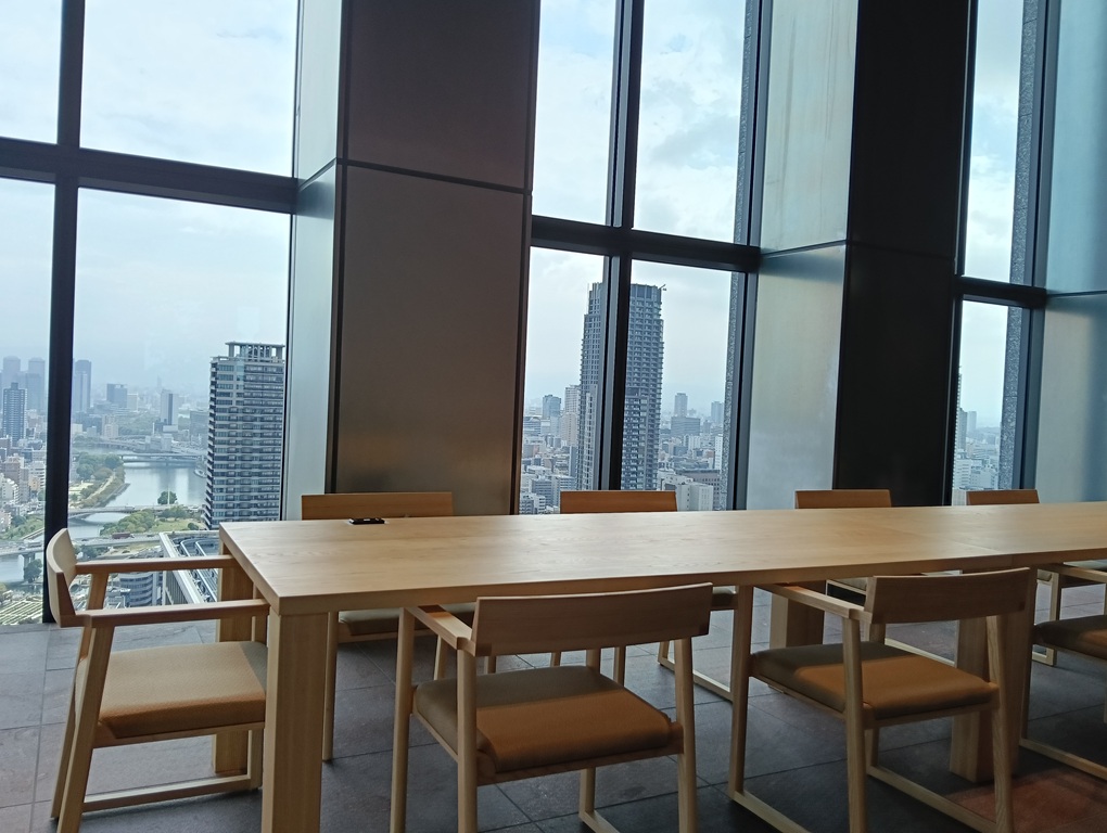 スカイテラス・カフェ&バーの店内画像